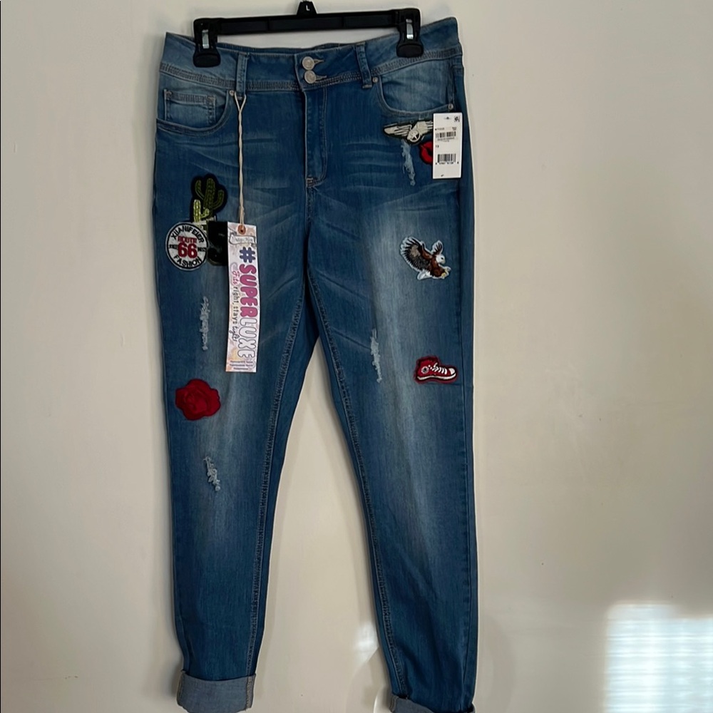 NWT Junior Blue Embroidered Women's Jeans